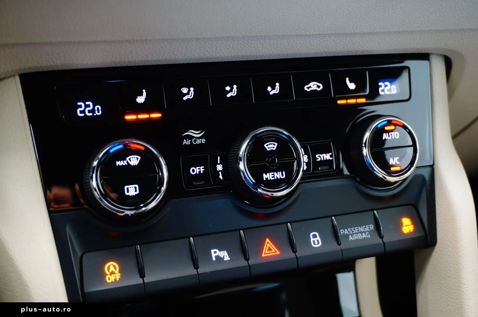 SKODA Karoq Style LED NAVI AHK PDC SHZ