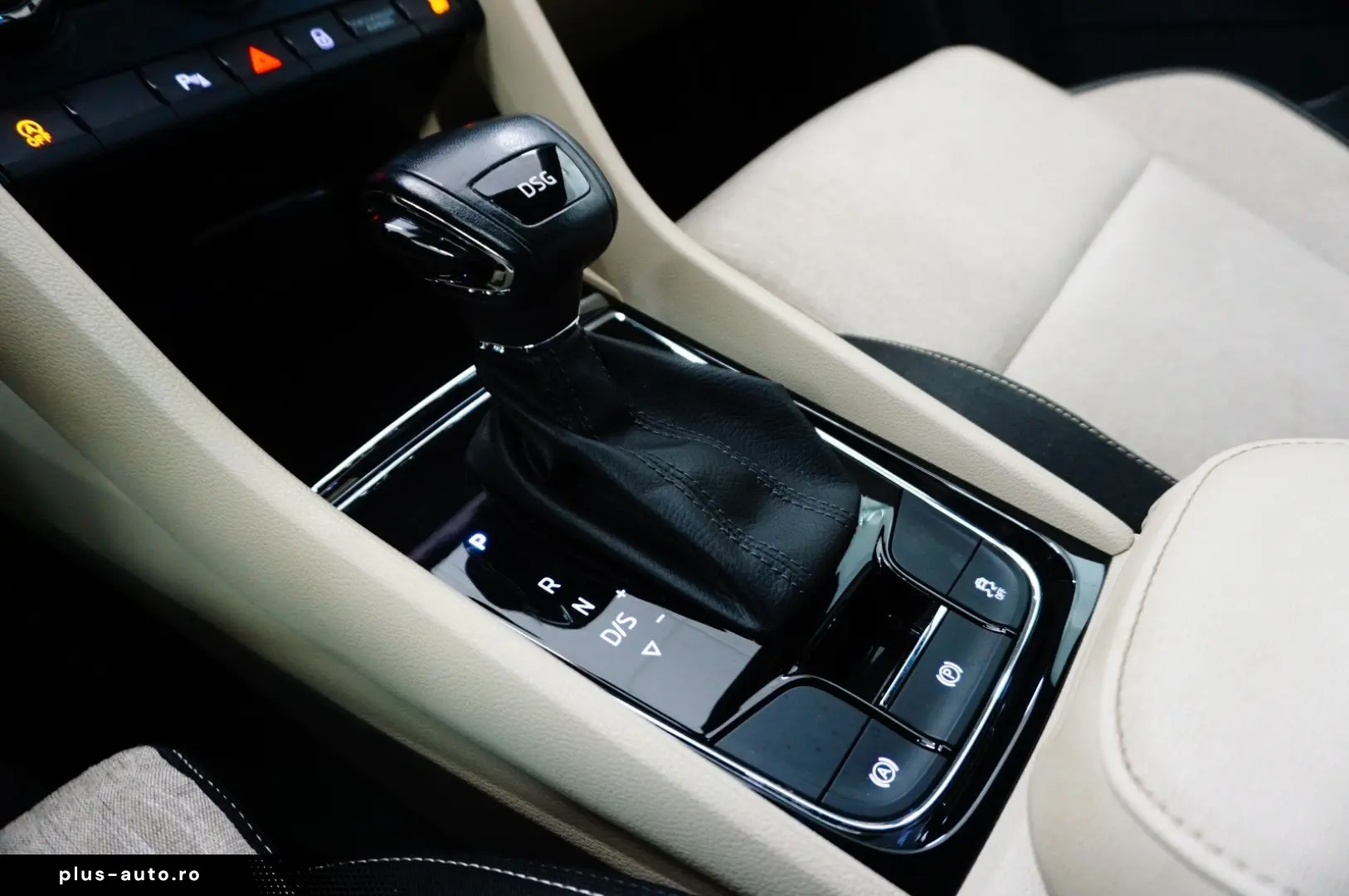 SKODA Karoq Style LED NAVI AHK PDC SHZ