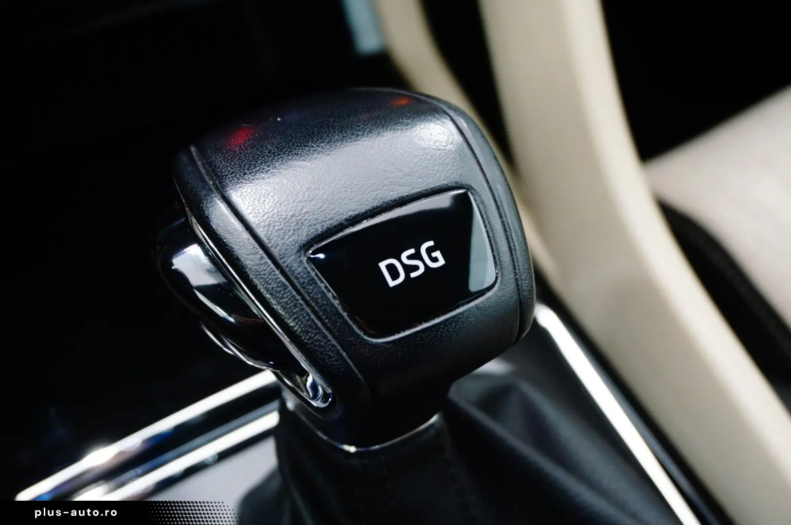 SKODA Karoq Style LED NAVI AHK PDC SHZ