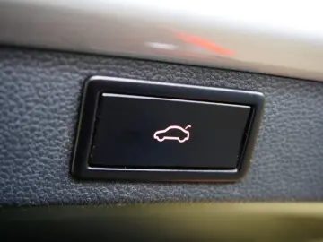 SKODA Karoq Style LED NAVI AHK PDC SHZ