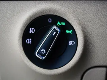 SKODA Karoq Style LED NAVI AHK PDC SHZ