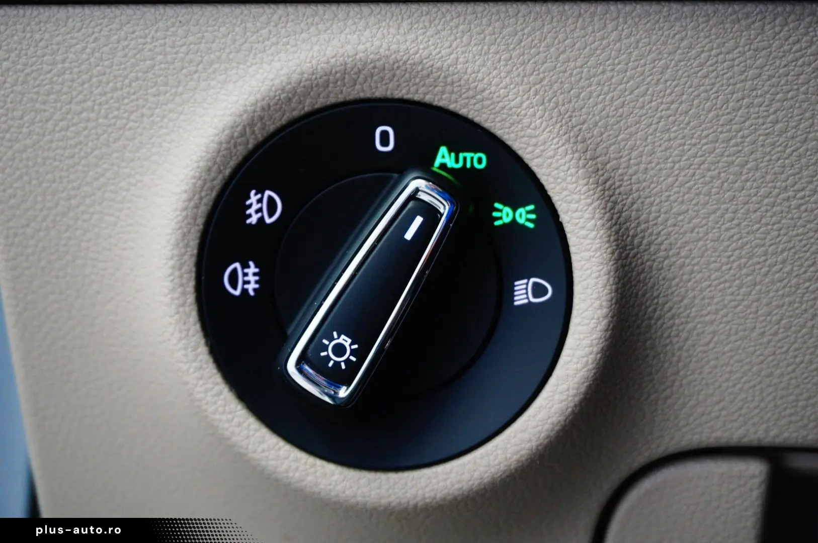 SKODA Karoq Style LED NAVI AHK PDC SHZ