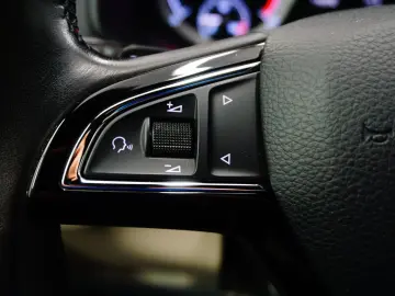 SKODA Karoq Style LED NAVI AHK PDC SHZ