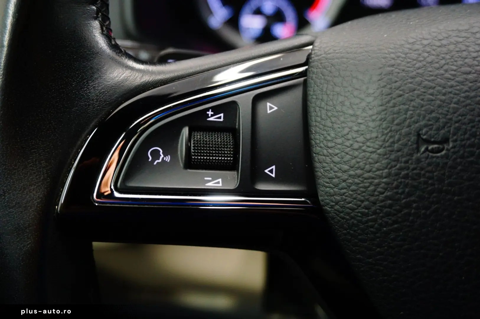 SKODA Karoq Style LED NAVI AHK PDC SHZ