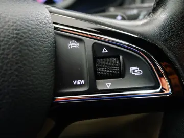 SKODA Karoq Style LED NAVI AHK PDC SHZ