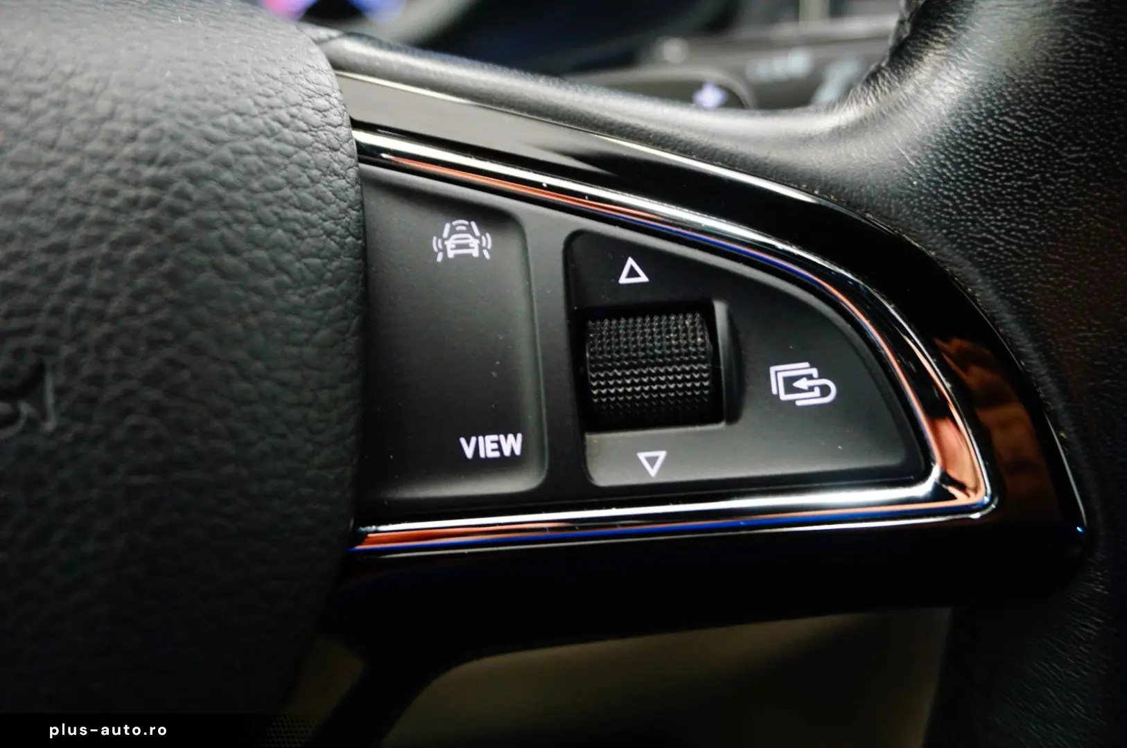 SKODA Karoq Style LED NAVI AHK PDC SHZ