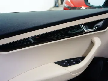 SKODA Karoq Style LED NAVI AHK PDC SHZ