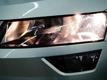 SKODA Karoq Style LED NAVI AHK PDC SHZ