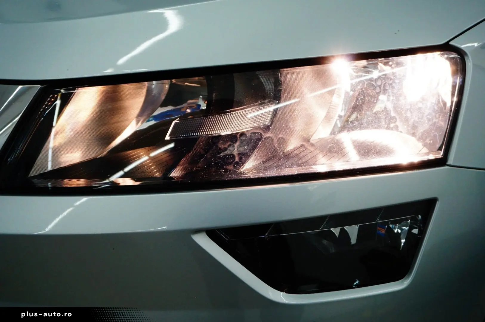 SKODA Karoq Style LED NAVI AHK PDC SHZ