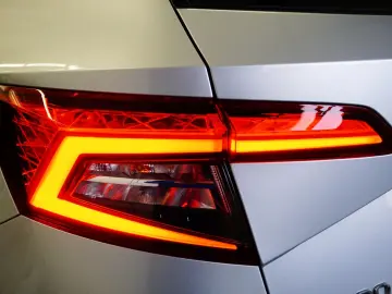 SKODA Karoq Style LED NAVI AHK PDC SHZ