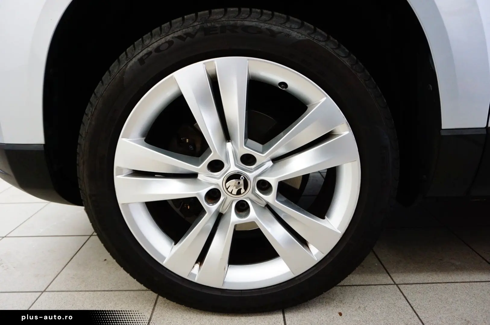 SKODA Karoq Style LED NAVI AHK PDC SHZ