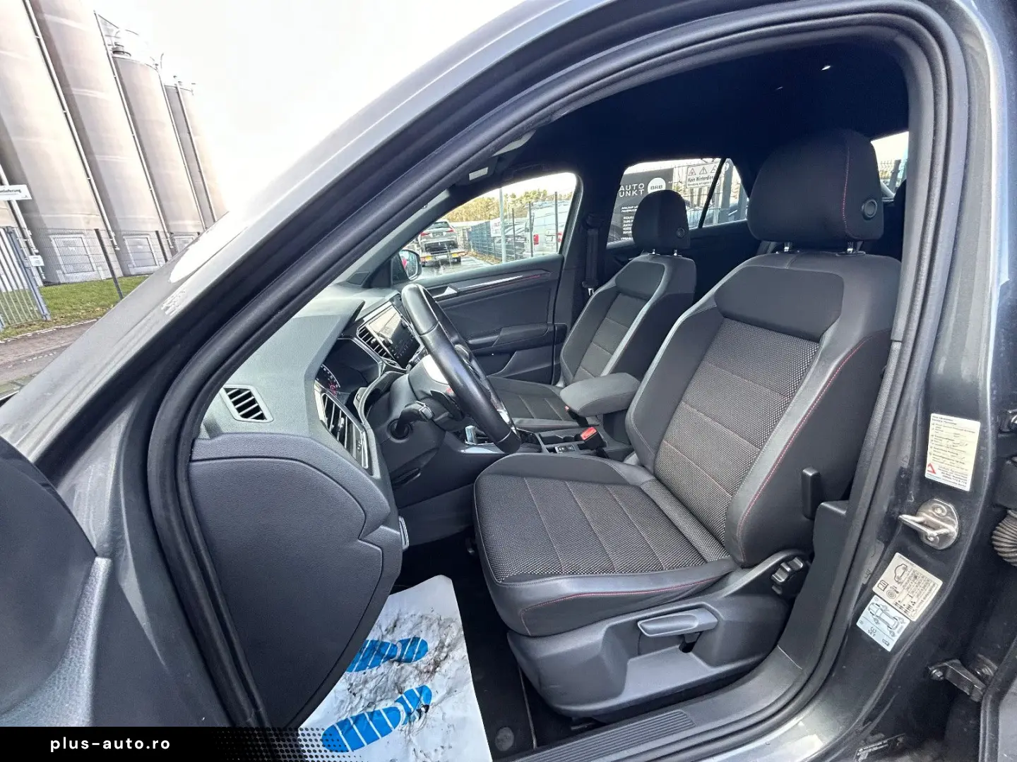 VW T-Roc 1.5 TSI Sport DSG Teilleder Navivorrüstung