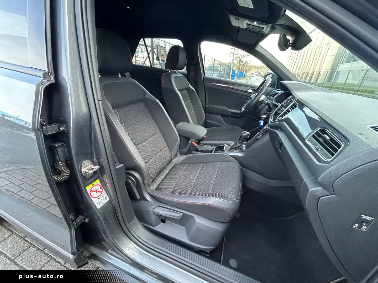 VW T-Roc 1.5 TSI Sport DSG Teilleder Navivorrüstung