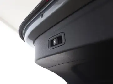 MERCEDES-BENZ GLE 400 e 4M AMG Pano AHK Sitzklima Distronic