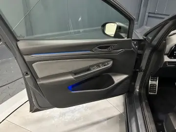 VW Golf Lim. 2.0 TSI DSG R-Line 18Zoll MATRIX KAMER