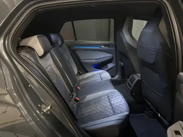 VW Golf Lim. 2.0 TSI DSG R-Line 18Zoll MATRIX KAMER