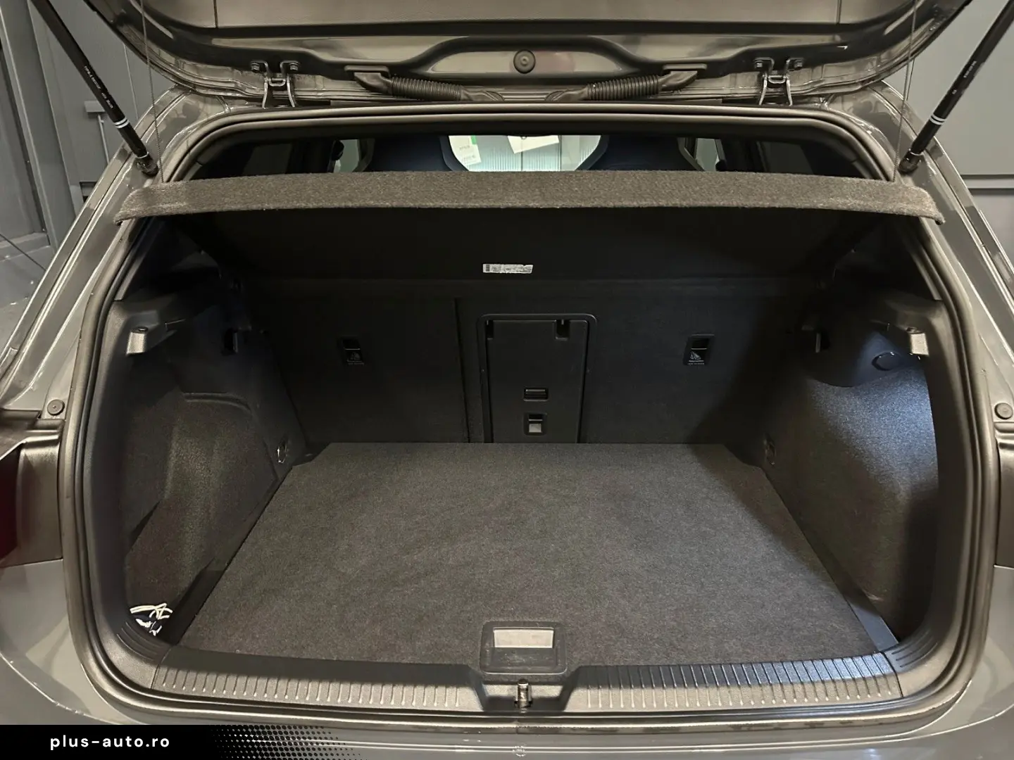 VW Golf Lim. 2.0 TSI DSG R-Line 18Zoll MATRIX KAMER