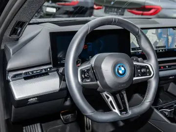 BMW 550e xDrive Limousine M Sport Pro AHK Pano DA Pr