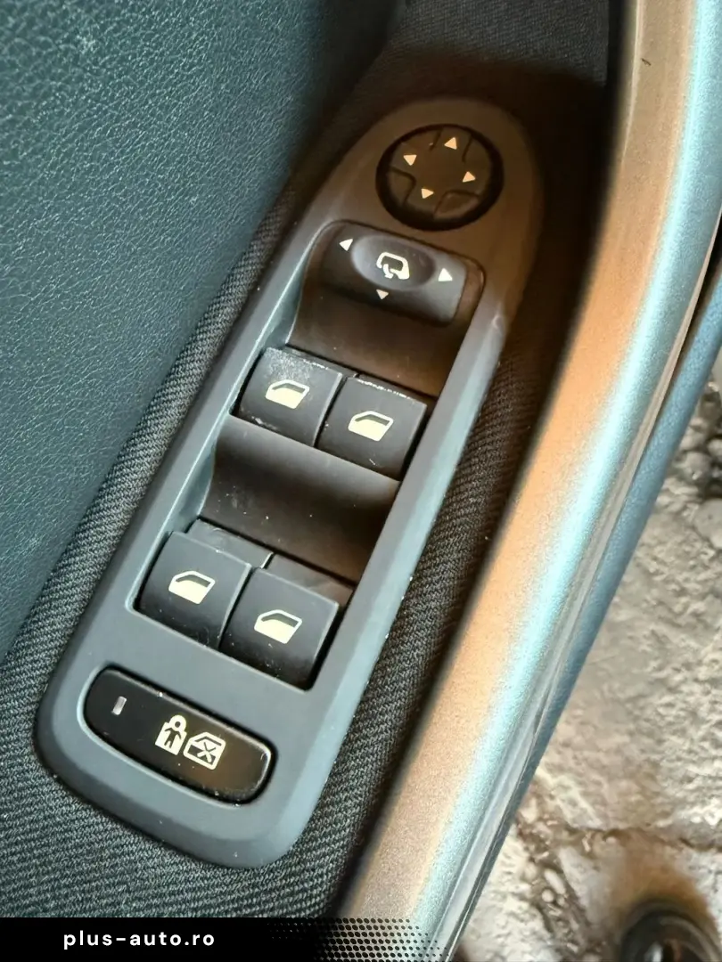 Peugeot 308 Gen-I-2007-2013