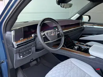 Cadillac Escalade FACELIFT MY26 6.2 V8 ESV Sport Platinum