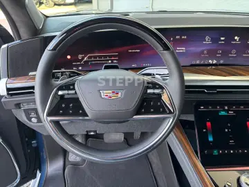 Cadillac Escalade FACELIFT MY26 6.2 V8 ESV Sport Platinum