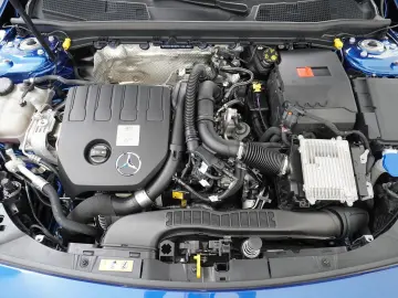 MERCEDES-BENZ CLA 180 AMG Line   Panorama - Schiebed&hellip;