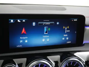 MERCEDES-BENZ CLA 180 AMG Line   Panorama - Schiebed&hellip;