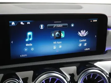 MERCEDES-BENZ CLA 180 AMG Line   Panorama - Schiebed&hellip;