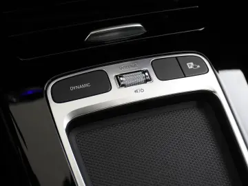 MERCEDES-BENZ CLA 180 AMG Line   Panorama - Schiebed&hellip;