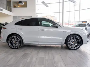 Porsche Cayenne Coupe e-Hybrid