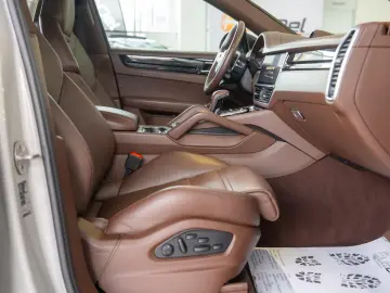 Porsche Cayenne Coupe e-Hybrid