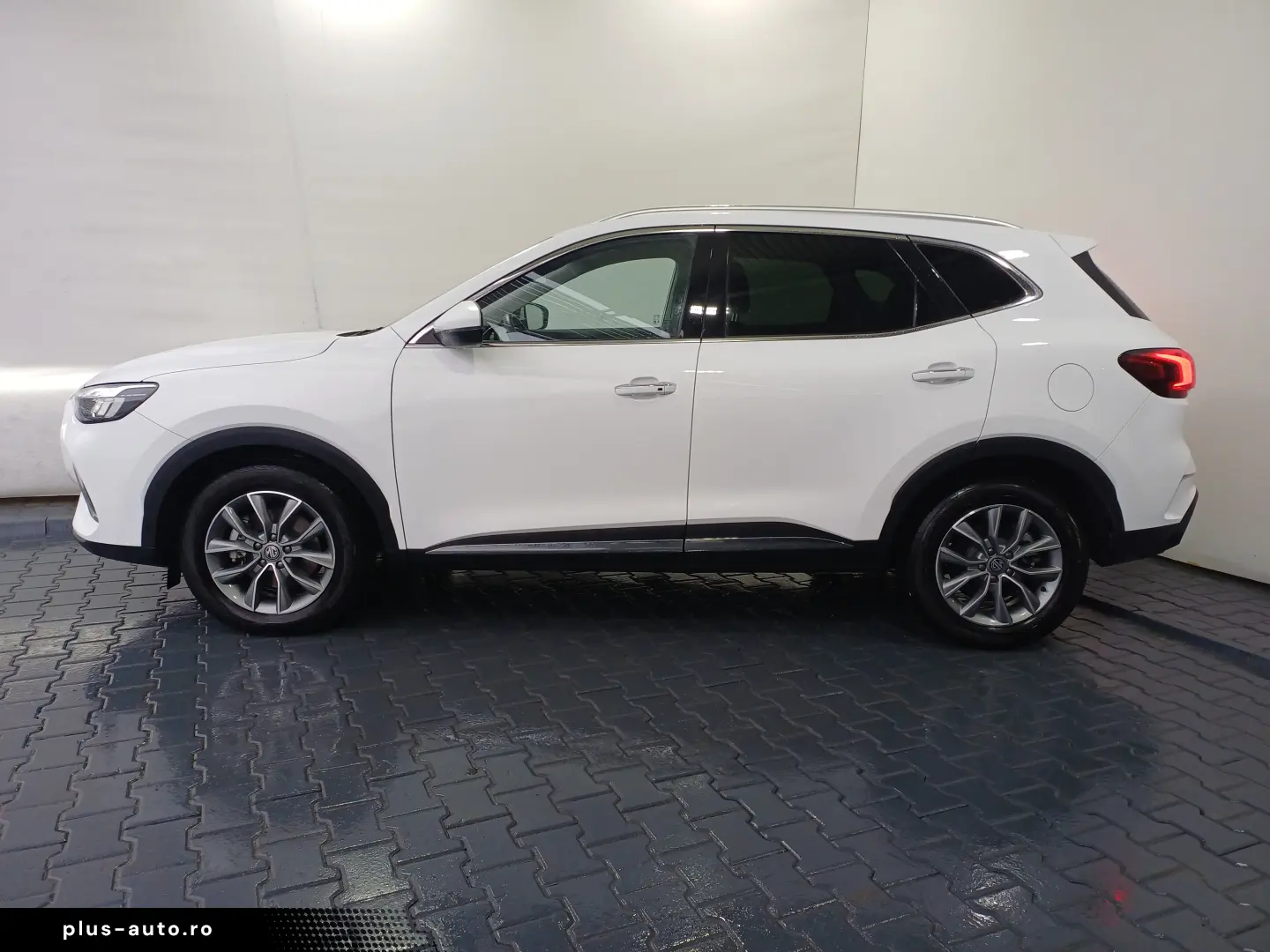 MG HS 1.5T GDI Luxury Automată 162CP