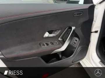 MERCEDES-BENZ CLA 180 AMG MBUX LED Ambiente Rückfahrkamera