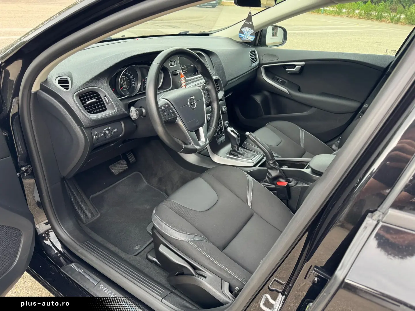 Volvo V40 Gen-Ii-2012