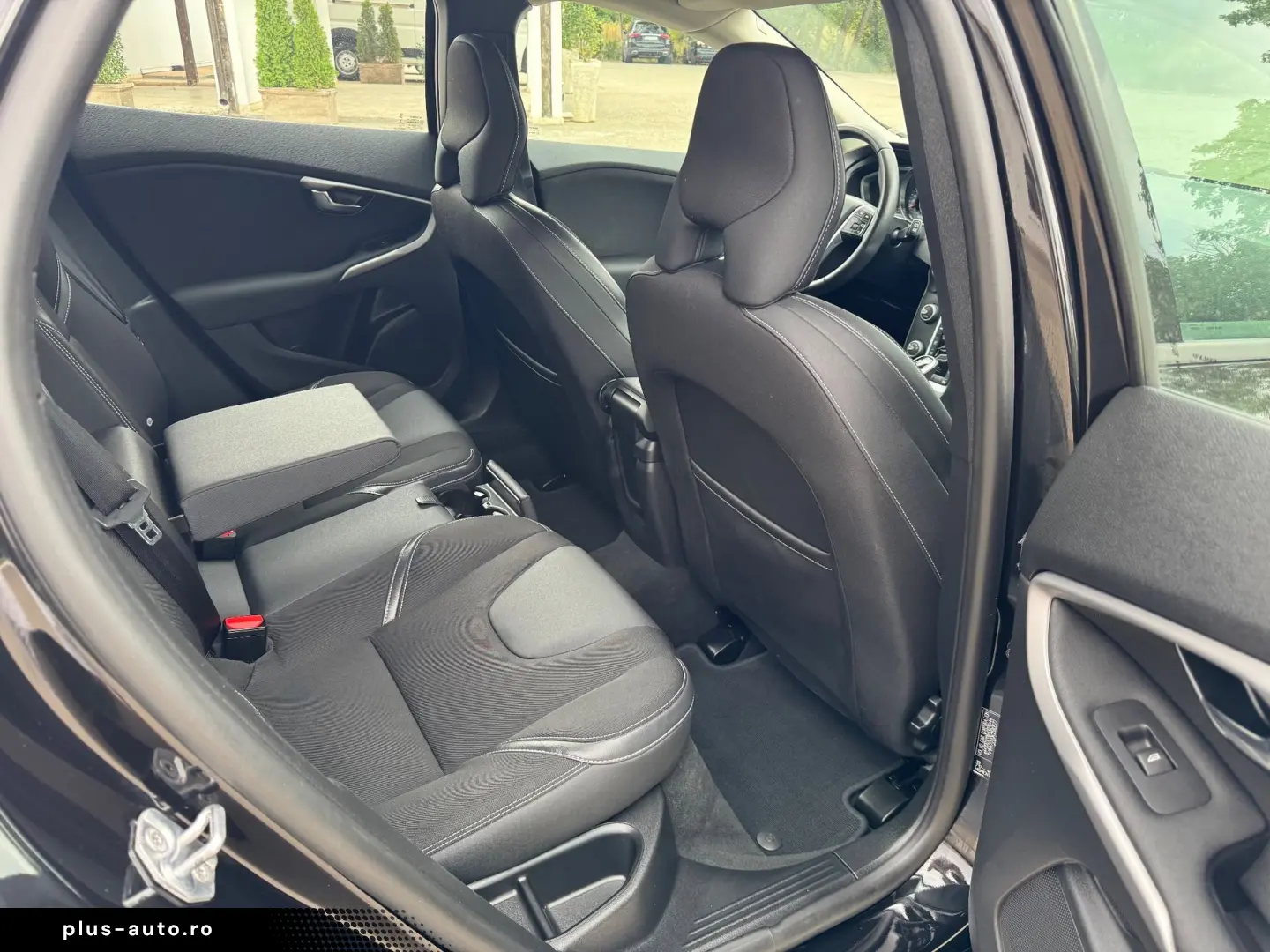 Volvo V40 Gen-Ii-2012