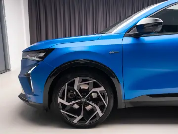 RENAULT RAFALE (300 CP) E-Tech Plug-in Hybrid 4x4 Multi-Mode