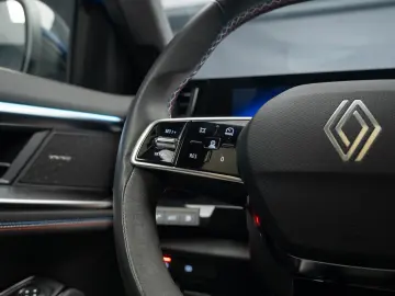 RENAULT RAFALE (300 CP) E-Tech Plug-in Hybrid 4x4 Multi-Mode