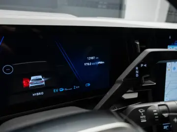 RENAULT RAFALE (300 CP) E-Tech Plug-in Hybrid 4x4 Multi-Mode