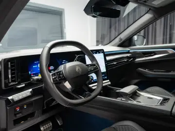 RENAULT RAFALE (300 CP) E-Tech Plug-in Hybrid 4x4 Multi-Mode