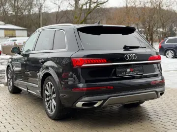 AUDI Q7 50 TDI quattro S line PANO LUFT HeadUp 7Sitze