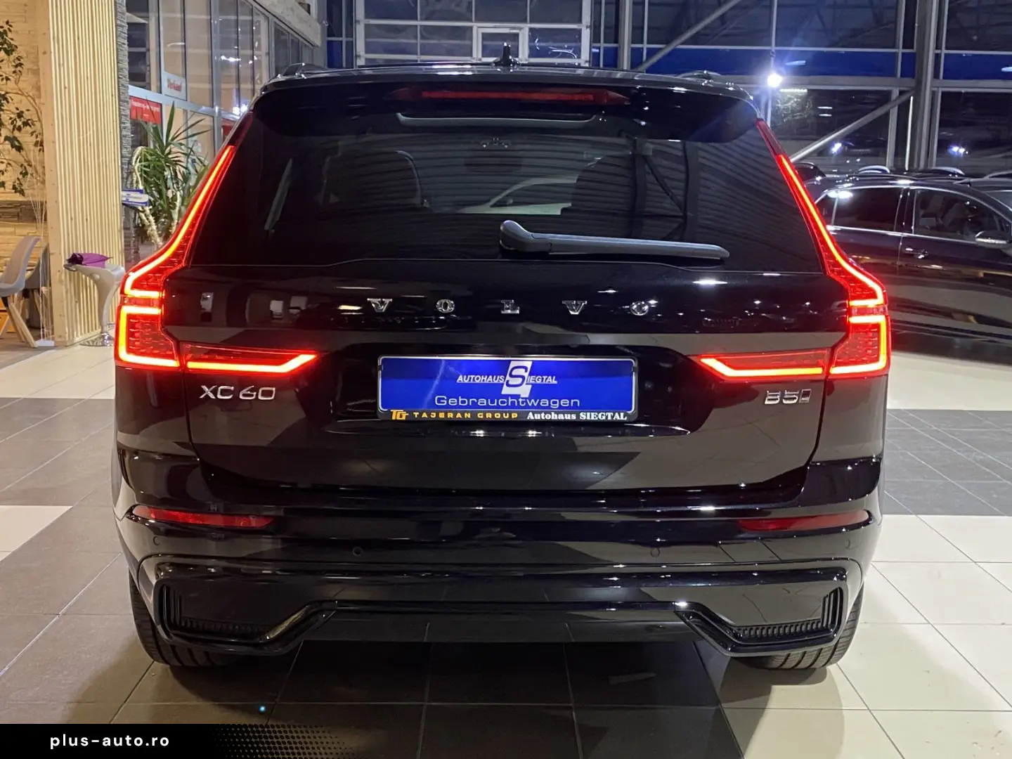 VOLVO XC60 Ultimate Dark AWD B&W 360Cam LED SHZ Pano