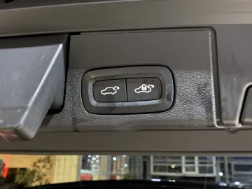 VOLVO XC60 Ultimate Dark AWD B&W 360Cam LED SHZ Pano