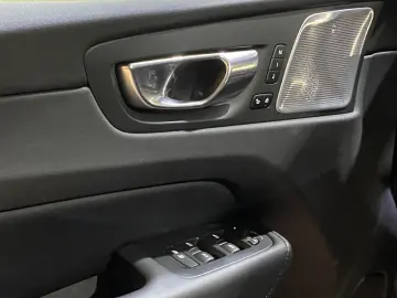 VOLVO XC60 Ultimate Dark AWD B&W 360Cam LED SHZ Pano