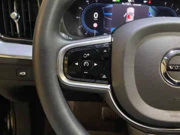 VOLVO XC60 Ultimate Dark AWD B&W 360Cam LED SHZ Pano