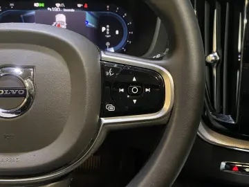 VOLVO XC60 Ultimate Dark AWD B&W 360Cam LED SHZ Pano