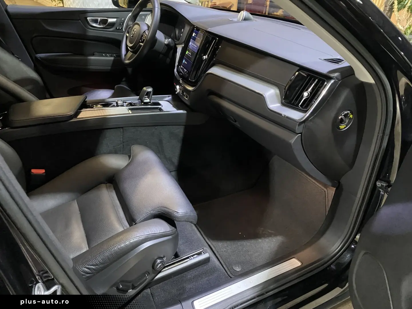 VOLVO XC60 Ultimate Dark AWD B&W 360Cam LED SHZ Pano