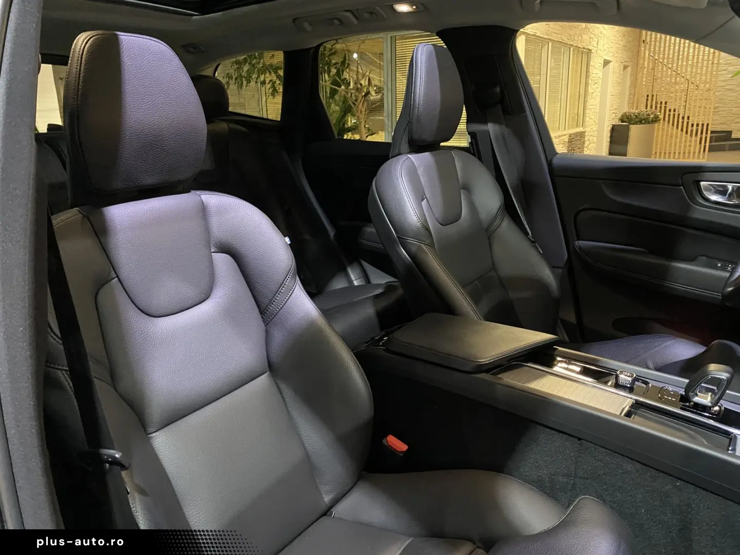 VOLVO XC60 Ultimate Dark AWD B&W 360Cam LED SHZ Pano