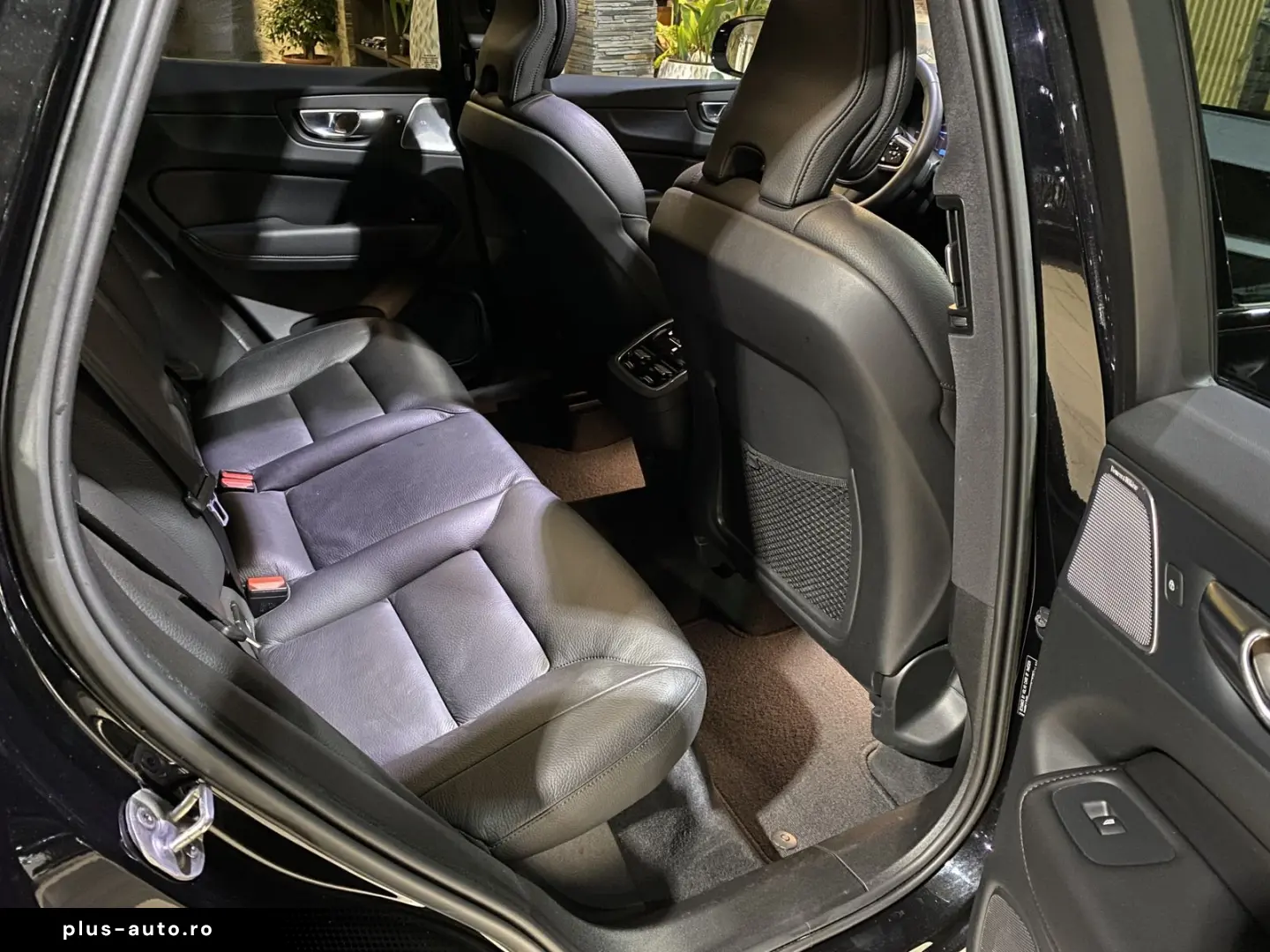 VOLVO XC60 Ultimate Dark AWD B&W 360Cam LED SHZ Pano