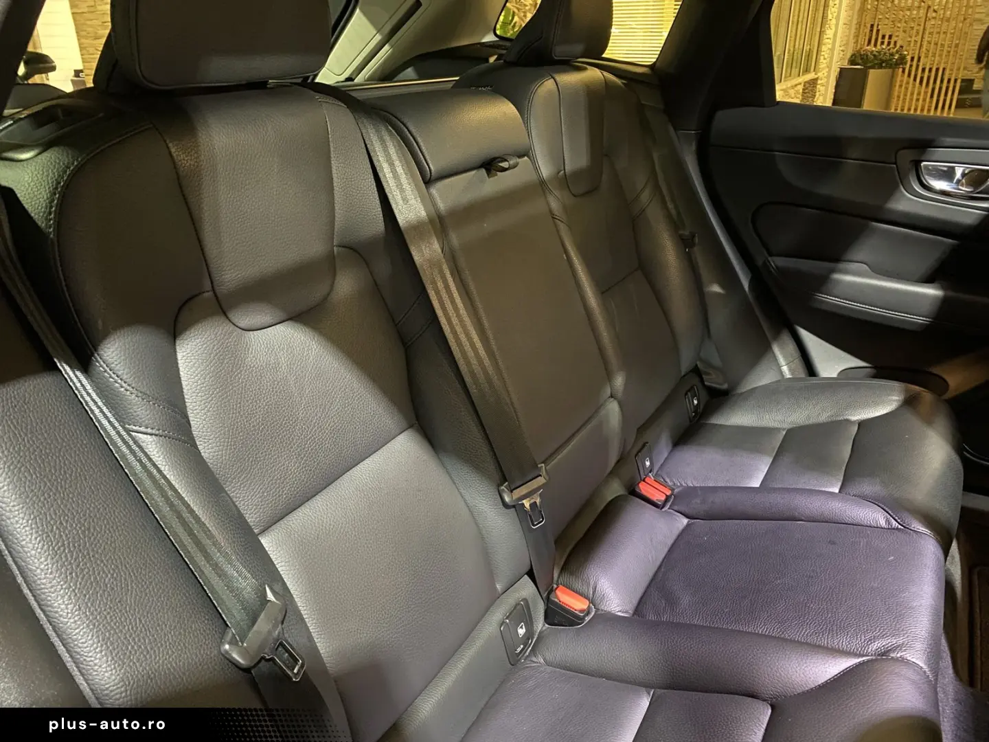 VOLVO XC60 Ultimate Dark AWD B&W 360Cam LED SHZ Pano