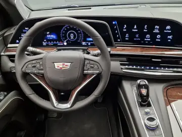 Cadillac Escalade Sport Platinum Short Version 6.2 V8 426hp